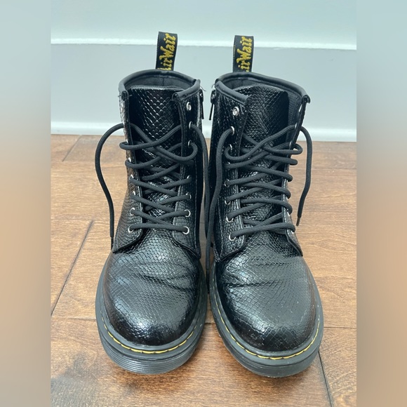 Dr. Martens 1460-J Emboss Reptile Lace-Up Zipper Black Boots Youth Size 4 - Picture 3 of 11